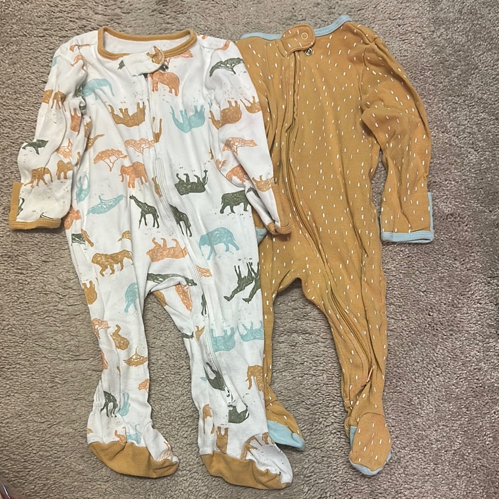 Cloud Island 6-9mo Zipper onesies (2)